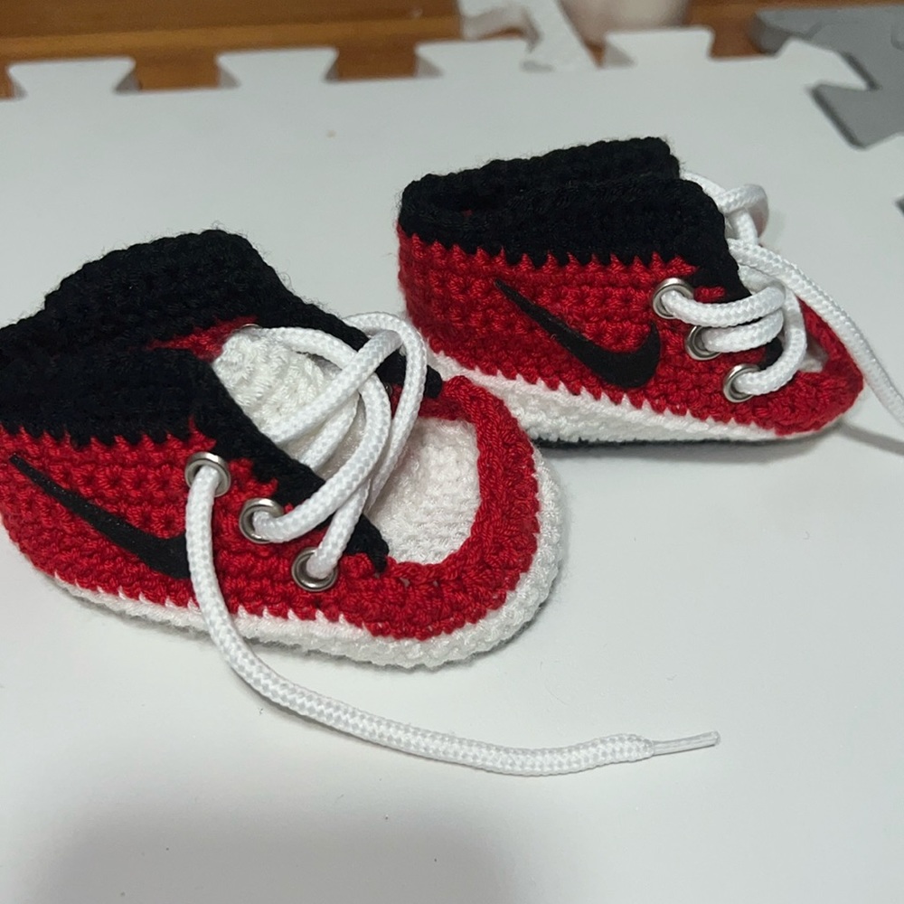 “Nike” knitted infant shoes